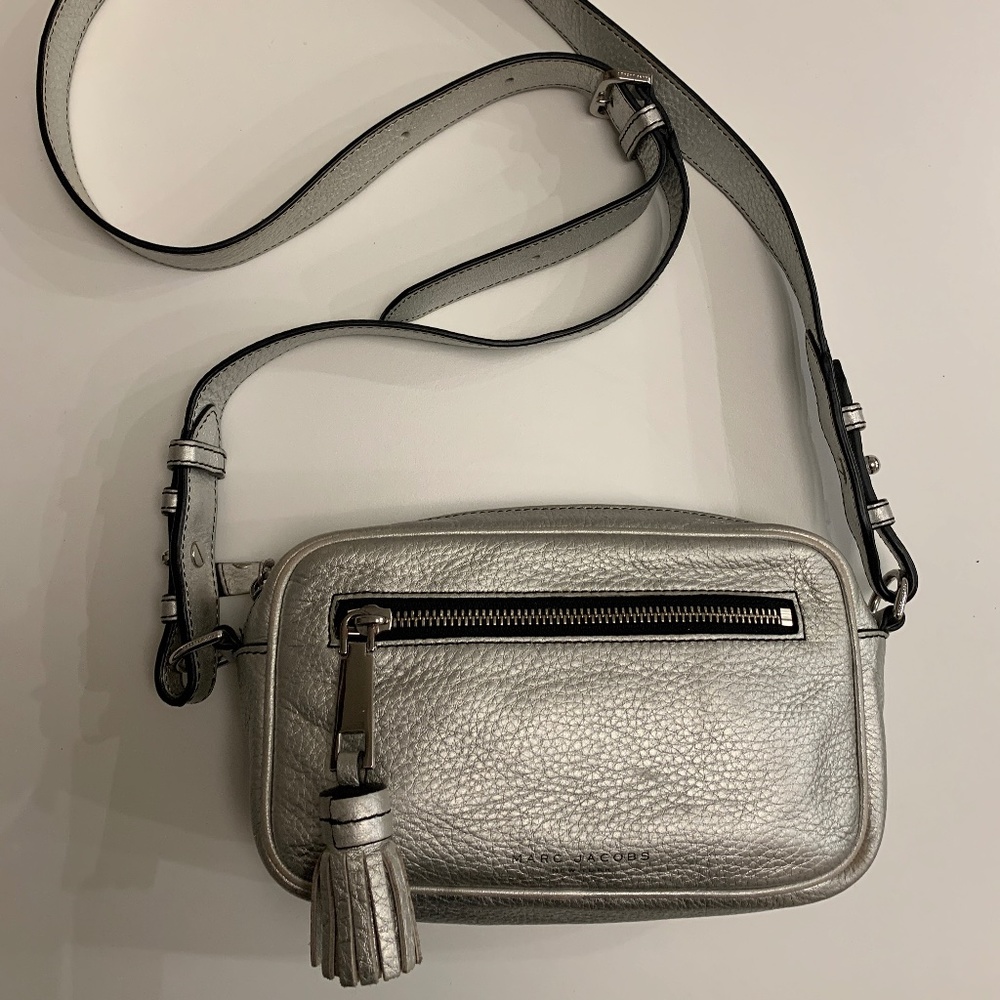 Marc Jacob Zoom Tassel Silver Metallic Crossbody Bag